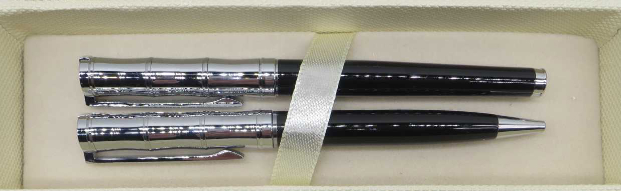 Набір подарунковий Sonata 2ручки чорні зі срібними поперечними смужками-ролер та кулькова у коробці